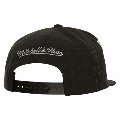 2. Czapka z daszkiem Mitchell & Ness Varsity Bust Snapback Brooklyn Nets HHSS6461-BNEYYPPPBLCK