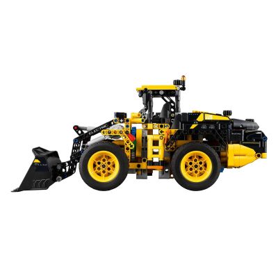 16. LEGO Technic 42209 - Ładowarka kołowa Volvo L120 Electric