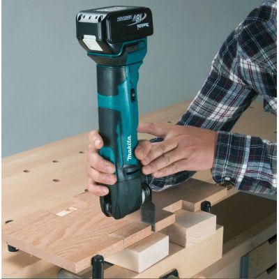 7. Zestaw narzędzi wielofunkcyjne MAKITA Multi Tool LXT DTM51Z