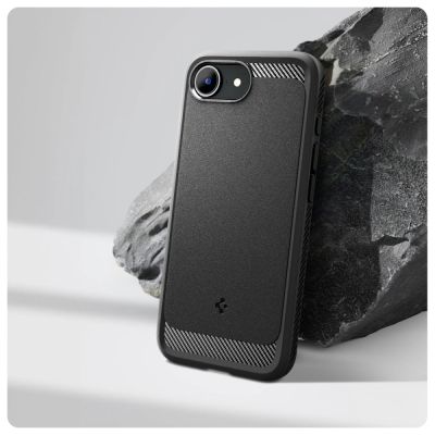 10. Etui Spigen Rugged Armor MagSafe na iPhone 16e / 17e- czarne
