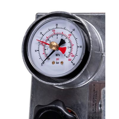 6. Yato YT-24800 kalibrator ciśnienia