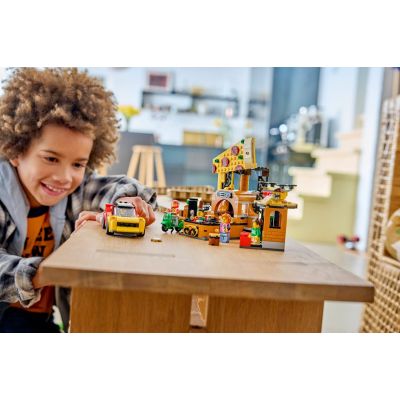 10. LEGO City 60496 - Dostawa pizzy z pojazdami