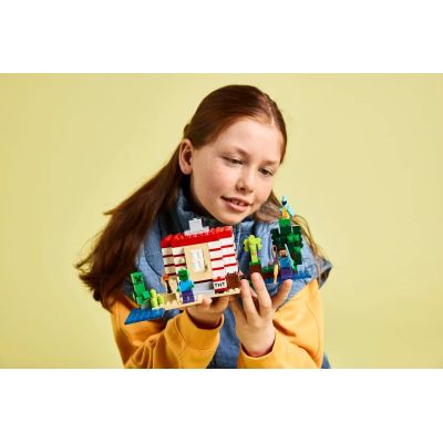 11. LEGO Minecraft 21275 Dom TNT w dżungli