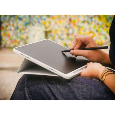 11. Etui Wacom MOVINKPAD 11IN CASE with STAND