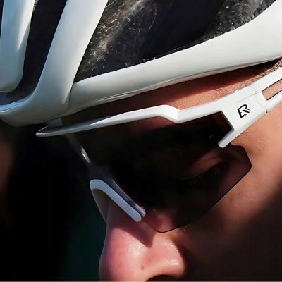 4. Okulary rowerowe Rockbros fotochromowe z ochroną UV i wkładką korekcyjną  - białe