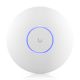 25. Access Point Wi-Fi 7 Ubiquiti UniFi U7 Pro Max 2.4GHz(2x2)/5GHz(4x4)/6GHz(2x2) PoE+ 1x2,5G
