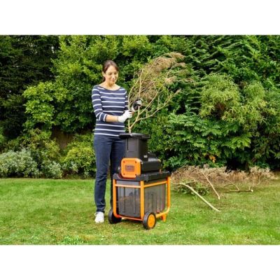 14. BD Rozdrabniacz do gałęzi 2800W o średnicy 40mm