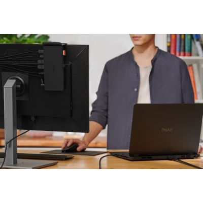 40. Stacja dokująca ASUS DC500 Triple 4K Thunderbolt 4 Dock