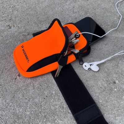 13. Wozinsky opaska na telefon do biegania armband czarna (WABBK1)