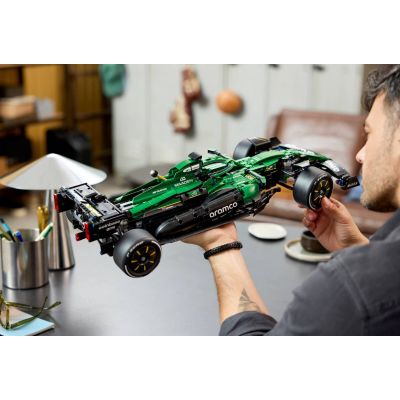 18. LEGO Technic 42240 - Bolid F1 Aston Martin Aramco AMR25
