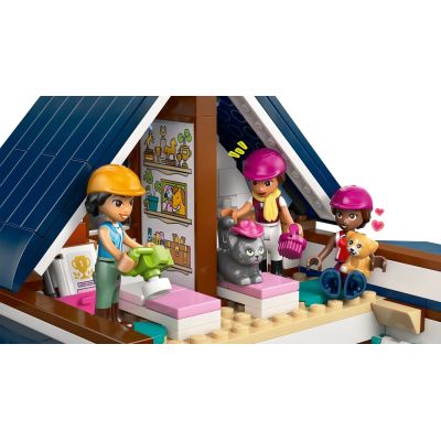 6. LEGO Friends 42688 - Stajnia i szkółka jeździecka