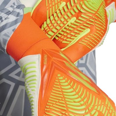 6. Rękawice bramkarskie adidas Predator Pro Fingersave HC0620 URG 1.0 HC0620