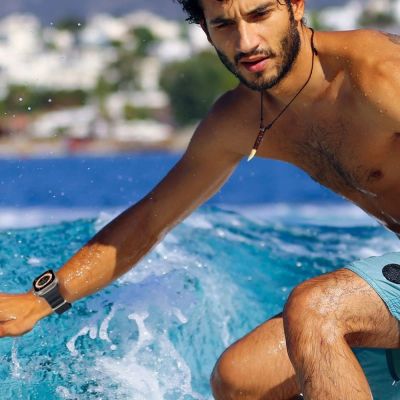 2. Pasek Tech-Protect IconBand Pro na Apple Watch 4 / 5 / 6 / 7 / 8 / 9 / SE / Ultra 1 / 2 (42/44/45/49 mm) - czarny