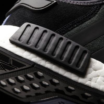 4. Buty sportowe Adidas Originals NMD R1 W Olive Black - S75230