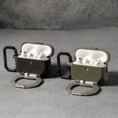 10. UAG Monarch - obudowa ochronna do AirPods Pro 3 (olive/silver)