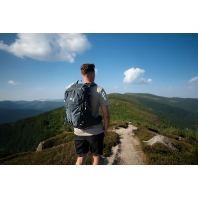 21. NC1925 PLECAK TURYSTYCZNY SZARY WAYFARER 35L NILS CAMP