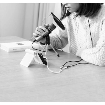 4. Ugreen kabel przewód rozdzielacz słuchawkowy 3,5 mm mini jack AUX mikrofon 20cm (mikrofon + wyjście stereo) srebrny (30619)