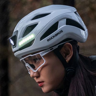 4. Kask rowerowy Rockbros ZK-077 ze zintegrowanym oświetleniem wielokierunkowym 57-61 cm - biały