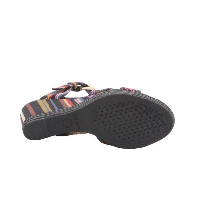 9. Buty na koturnie Geox W D82P6G 000AW C0042