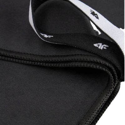 2. Ręcznik 4F U074 65x90 cm głęboka czerń 4FWSS26ATOWU074 20S