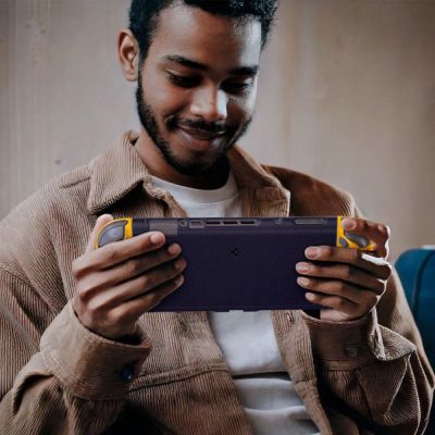 11. Etui Spigen Nano Pop na Nintendo Switch 2 - granatowe