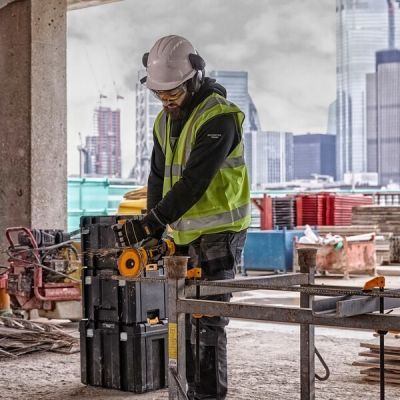 4. Szlifierka kątowa DEWALT DCG418X2-QW akumulatorowa bezszczotkowa 125mm 54V FV 2x9Ah Czarny, Żółty