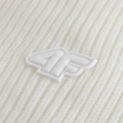 4. Czapka 4F U562 złamana biel 4FWAW25ACAPU562 11S