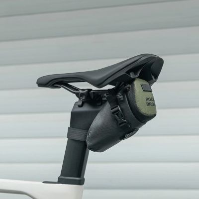 7. Torba rowerowa Rockbros DB006 podsiodłowa 0,2L - czarno-zielona