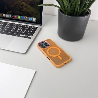 7. Etui Wozinsky Fashion Case z MagSafe na Samsung Galaxy S24 FE - pomarańczowe