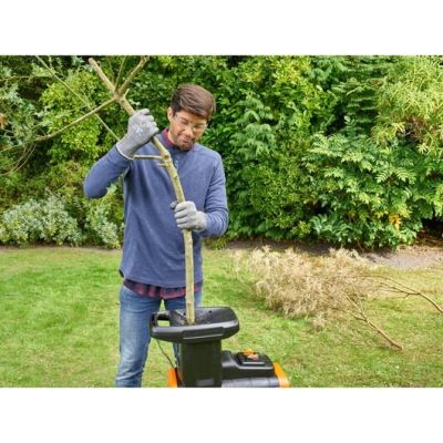 5. BD Rozdrabniacz do gałęzi 2800W o średnicy 40mm