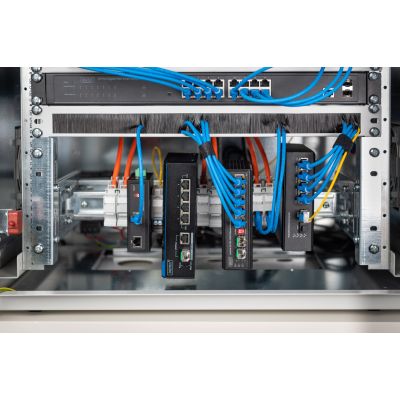 11. Digitus Wspornik szyny montażowej 483 mm (19”), 4U