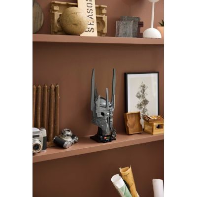 8. LEGO Icons 11373 - Władca pierścieni: Hełm Saurona