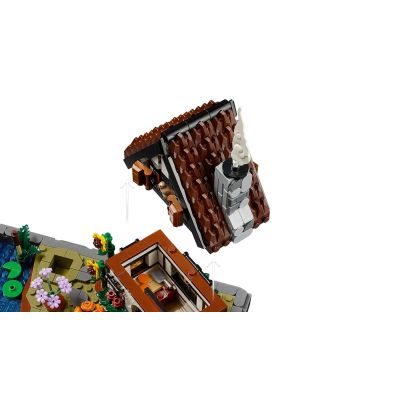 6. LEGO Icons 11372 Jesienny ogród z chatką