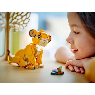 8. LEGO Disney 43243 Król Lew — Lwiątko Simba