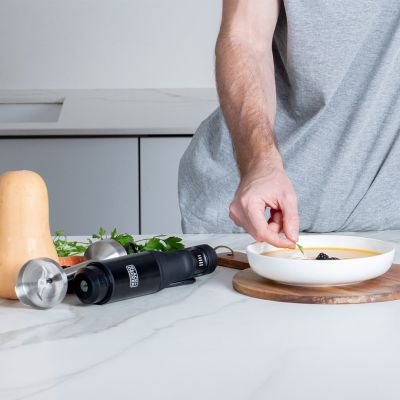 10. Blender ręczny Black+Decker BXHBA1501E