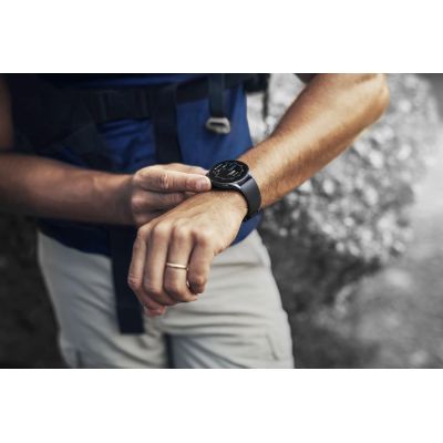 14. Smartwatch Hama 8900 GPS AMOLED 1.43" z paskiem silikonowym - czarny