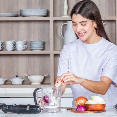 9. Blender ręczny Black+Decker BXHBA1501E