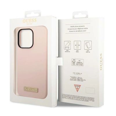 8. Etui Guess Silicone Logo Plate MagSafe na iPhone 14 Pro - różowe