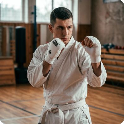 2. Napięstniki do karate białe  DBX-KM White DBX Bushido