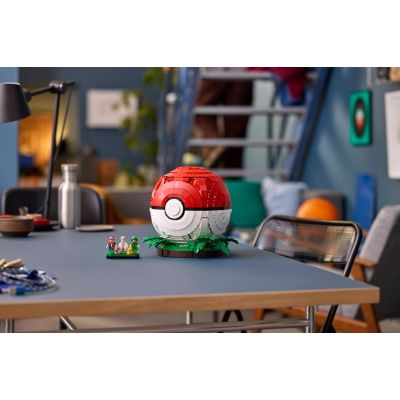 15. LEGO Pokémon 72154 - Kultowy Pokeball z Trenerami