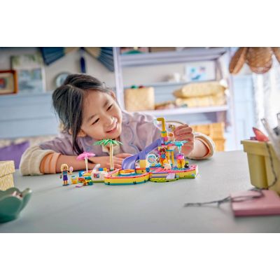 8. LEGO Friends 42676 - Frajda w parku wodnym