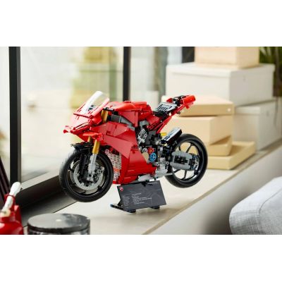 10. LEGO TECHNIC 42202 Motocykl Ducati Panigale V4 S