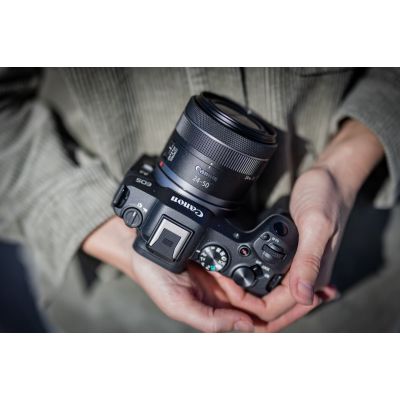 10. Canon EOS R8 - kamera cyfrowa RF 24-50mm
