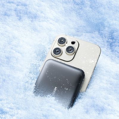 12. Powerbank Joyroom JR-W020 20W 10000mAh MagSafe + kabel USB-C - USB-C 0.25m - czarny