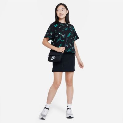 3. Koszulka Nike Sportswear Jr DV0568 010
