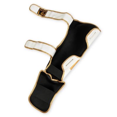 10. Ochraniacze na piszczele M - Undefeated