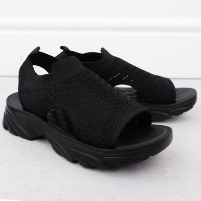 3. Sandały damskie zabudowane czarne Potocki TO90302