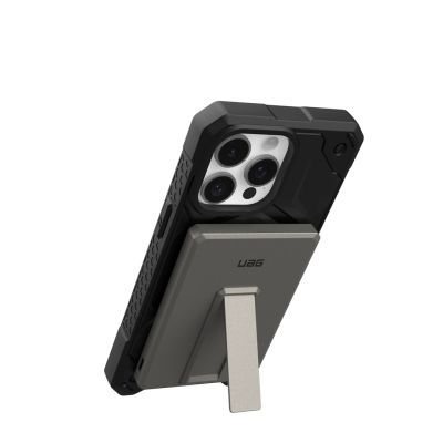 3. Powerbank UAG Ultra Slim 5K - powerbank 5000 mAh z podstawką, ładowanie bezprzewodowe 10W, kompatybilny z MagSafe, kabel w zestawie (titanium)