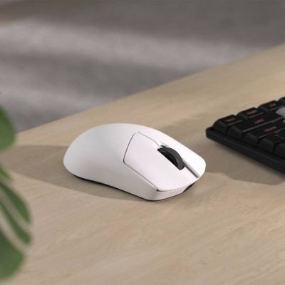 7. COUGAR CGR-NLNW-RP4 myszka Gaming Oburęczny RF Wireless + USB Type-C Optyczny 26000 DPI