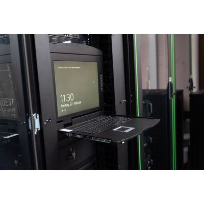 19. Digitus Konsola modułowa z monitorem TFT o przekątnej 17” (43,2 cm), 8-portowym przełącznikiem KVM & touchpadem, klawiatura niemiecka